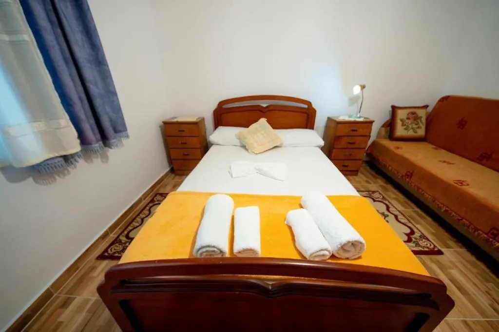 Nina'S Guesthouse Gjirokastër Affittacamere