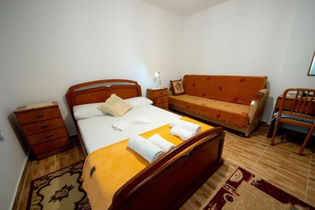 Affittacamere Nina'S Guesthouse Gjirokastër