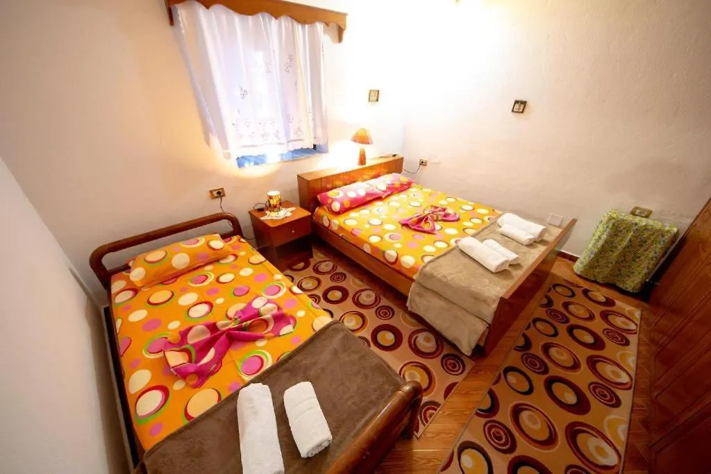 Affittacamere Nina'S Guesthouse Gjirokastër