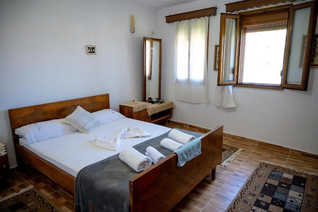 Nina'S Guesthouse Gjirokastër 0*,